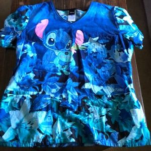 Women’s medium scrub top